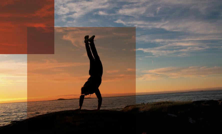 Nordic Youth Perspective (NYP) - handstående på strand i Norge.